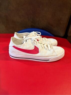 Nike Court Legacy Canvas Women's athletic sneakers in white and rush pink